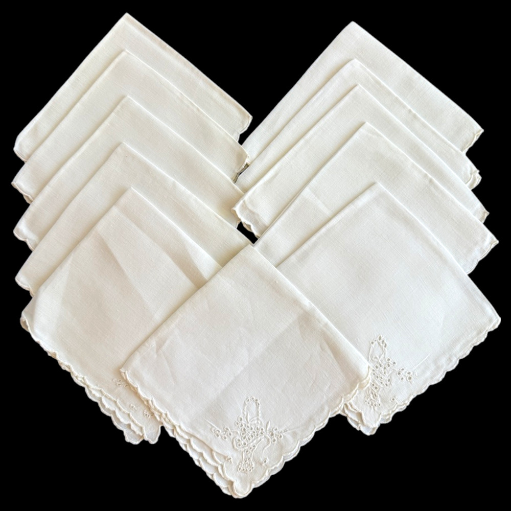 Set of 11 Vintage Embroidered Cutwork Luncheon Napkins Scalloped Edge Floral 13"